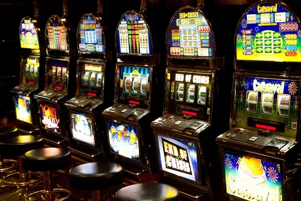 walettoto live casino interface showing blackjack and roulette tables on mobile
